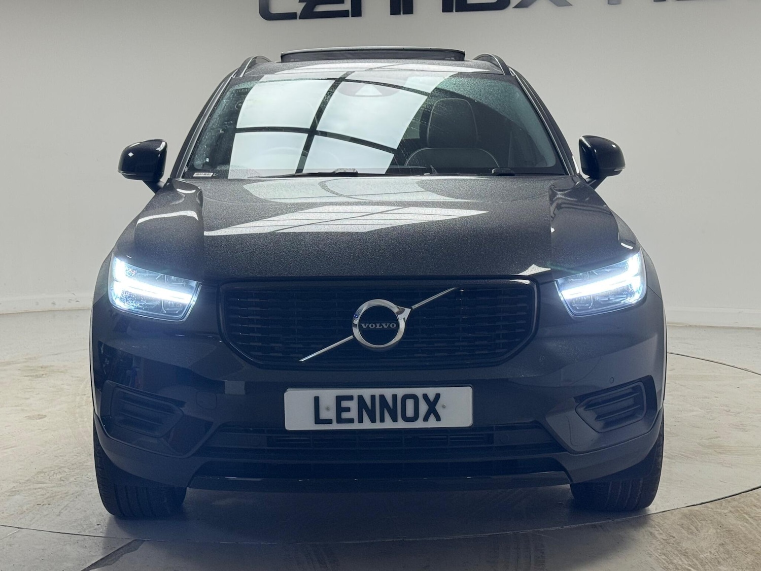 Used Volvo XC40 2022 for sale - 77969879: Photo 2