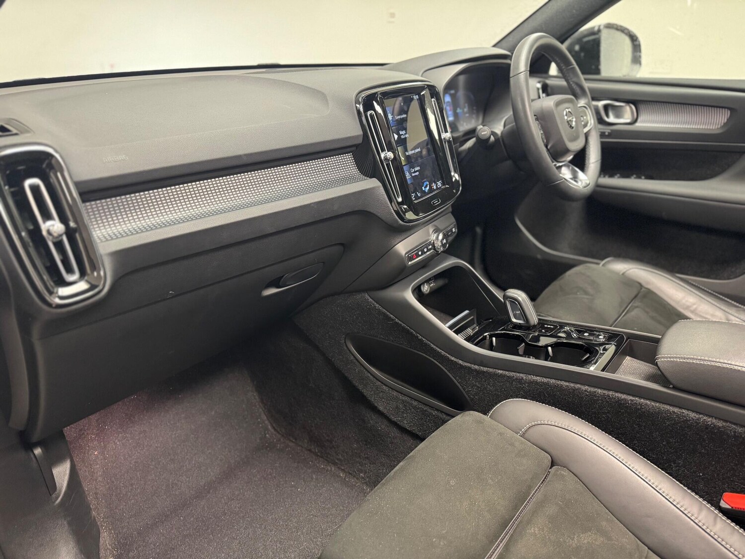 Used Volvo XC40 2022 for sale - 77969879: Photo 9