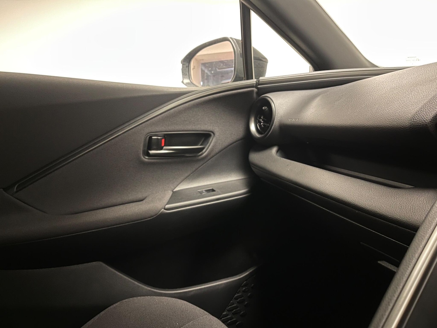 Used Toyota C-HR 2024 for sale - 77574981: Photo 9