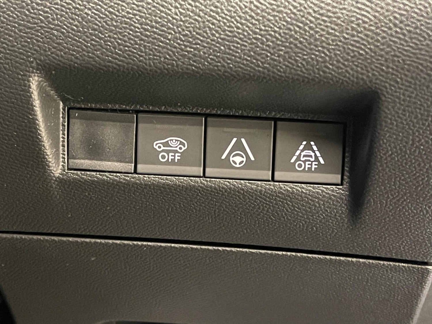 Used Peugeot E-2008 2021 for sale - 76521815: Photo 12