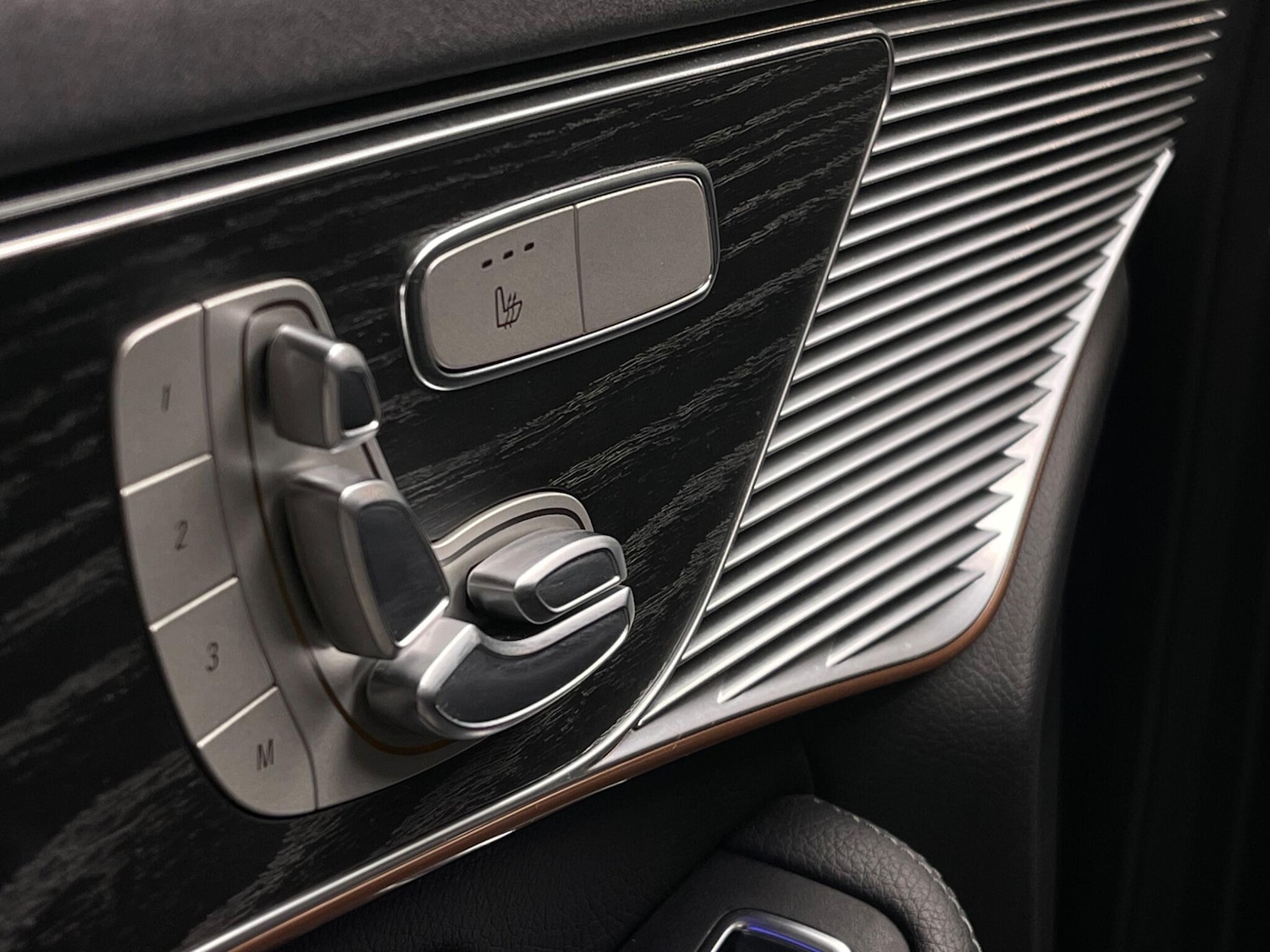 Used Mercedes-Benz EQC 2021 for sale - 76976895: Photo 15