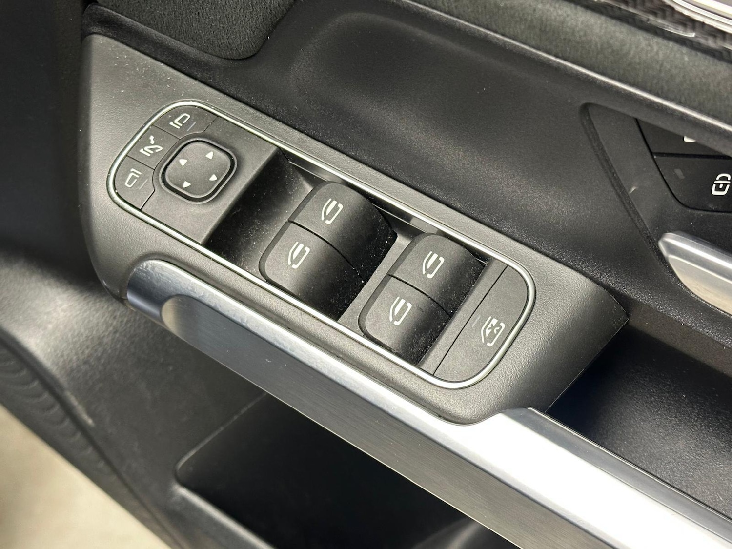 Used Mercedes-Benz GLB for sale - 77330989: Photo 41