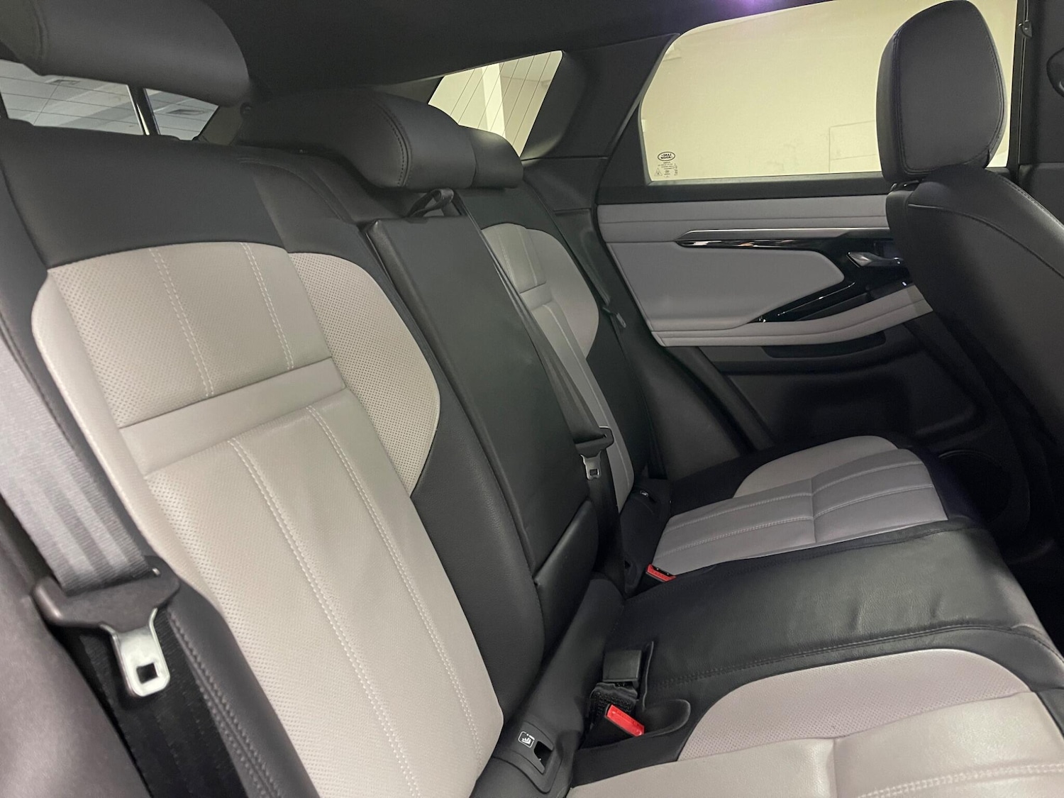 Used Land Rover Range Rover Evoque 2025 for sale - 76388799: Photo 10