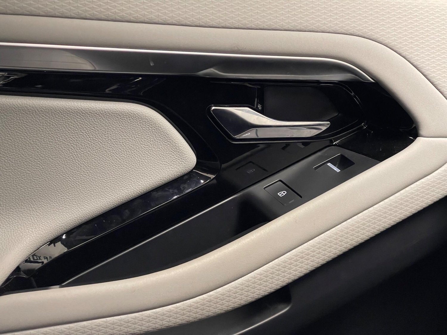 Used Land Rover Range Rover Evoque 2025 for sale - 76388799: Photo 40