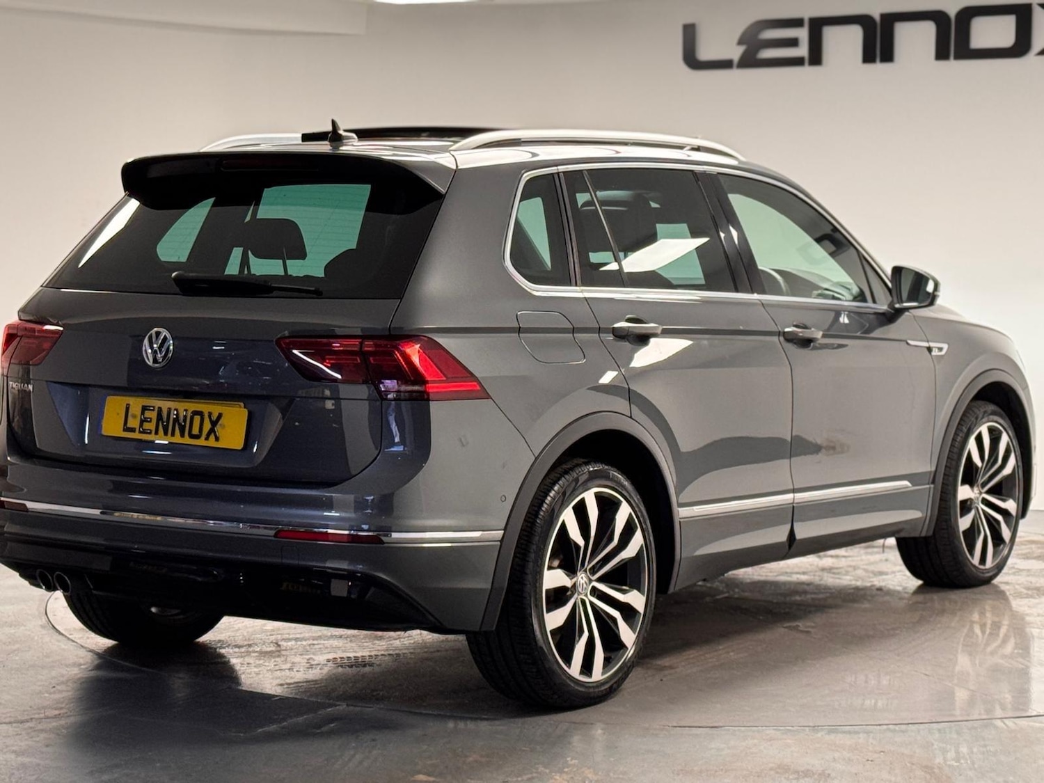 Used Volkswagen Tiguan for sale - 77940713: Photo 4