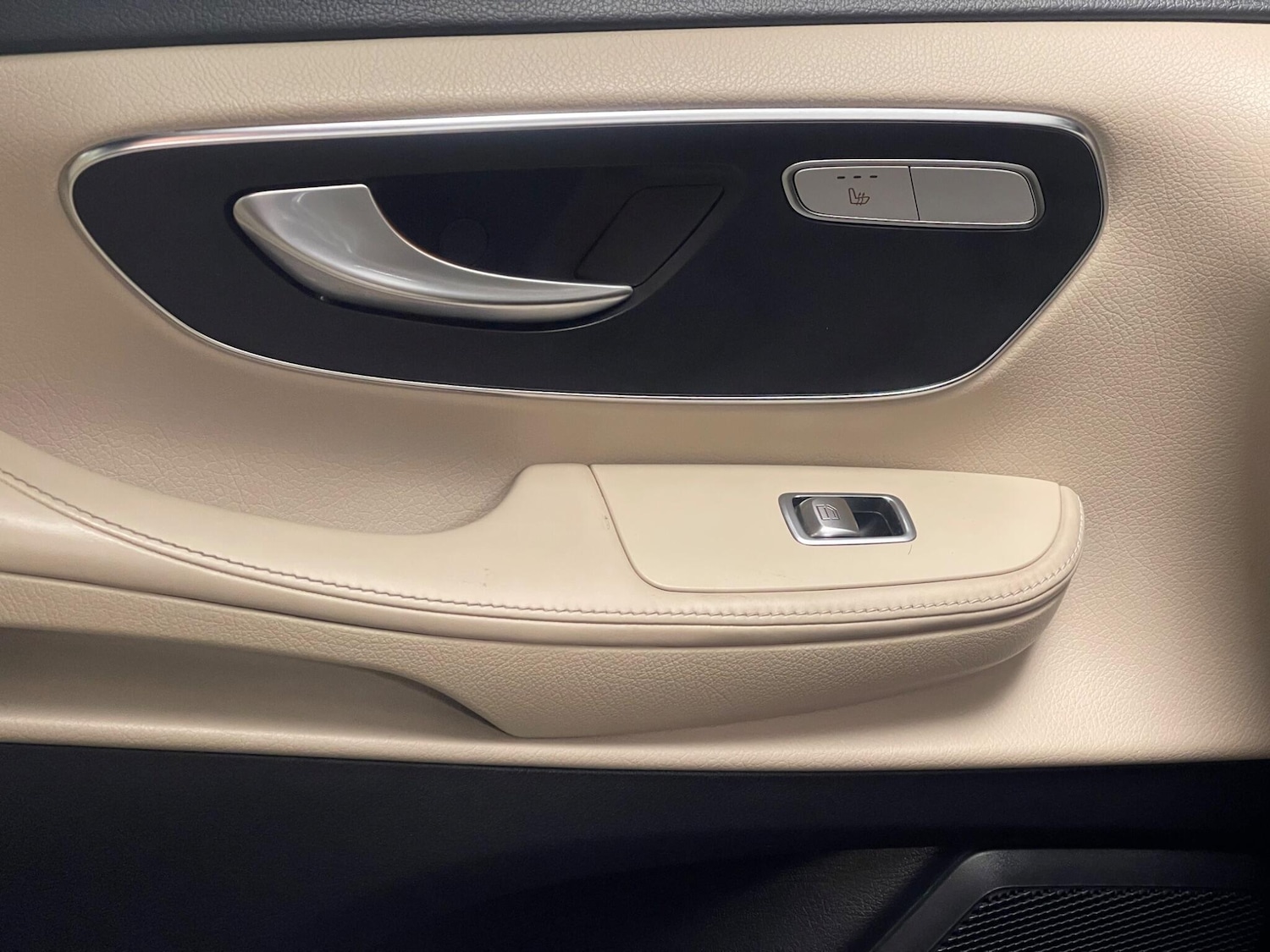 Used Mercedes-Benz V-Class 2020 for sale - 76380759: Photo 17