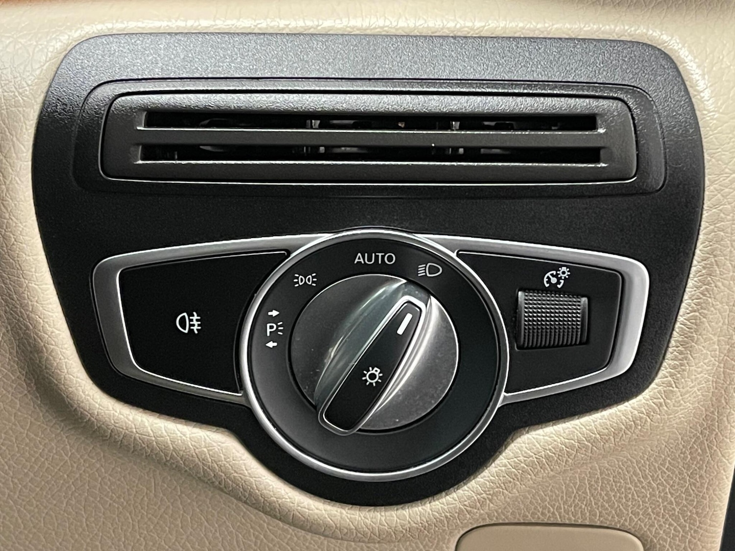 Used Mercedes-Benz V-Class 2020 for sale - 76380759: Photo 25