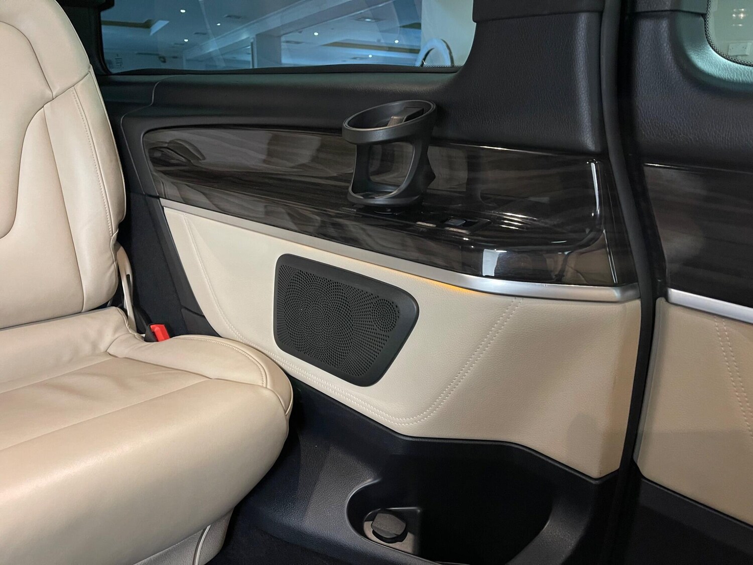 Used Mercedes-Benz V-Class 2020 for sale - 76380759: Photo 31