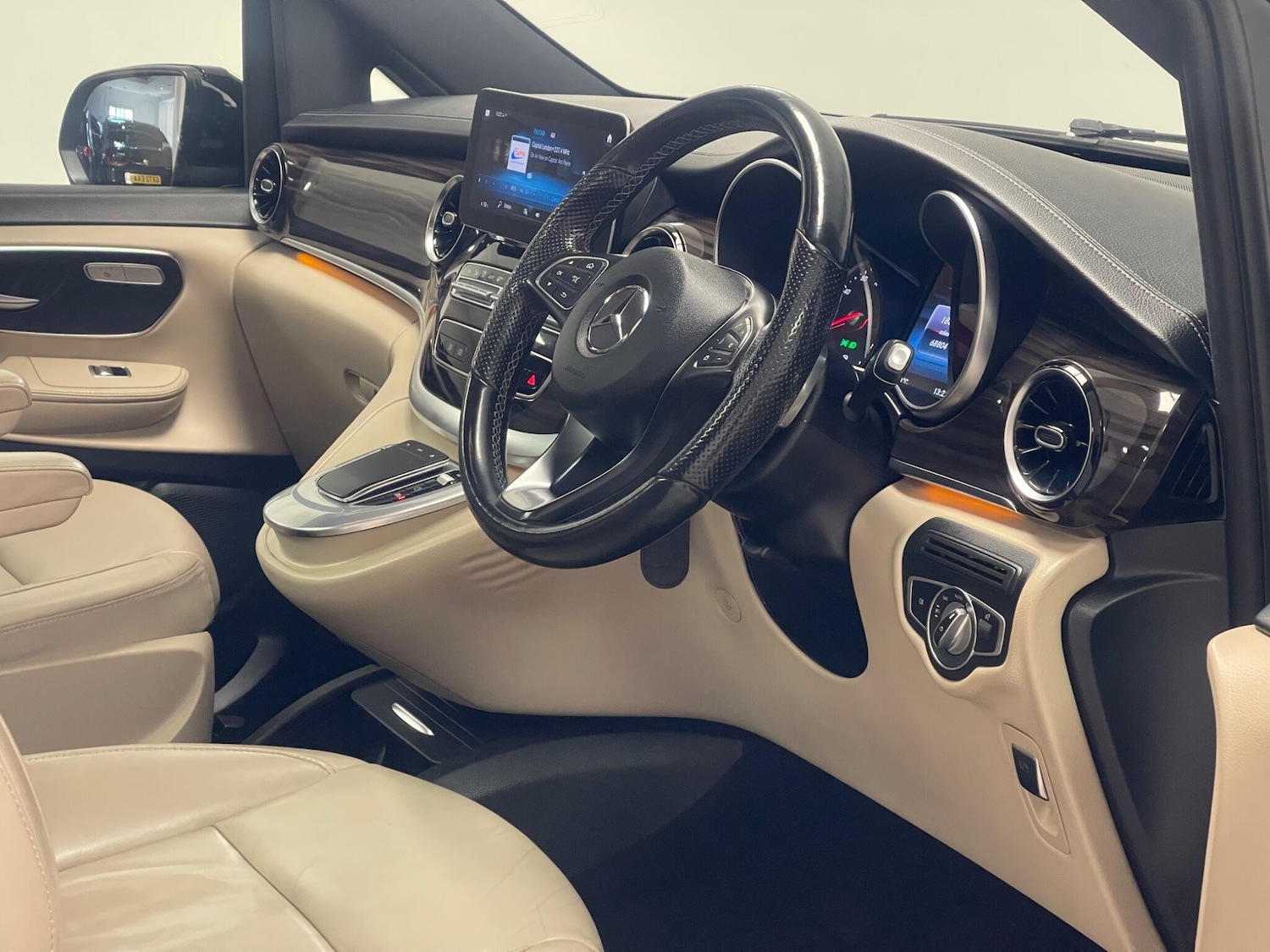 Used Mercedes-Benz V-Class 2020 for sale - 76380759: Photo 7