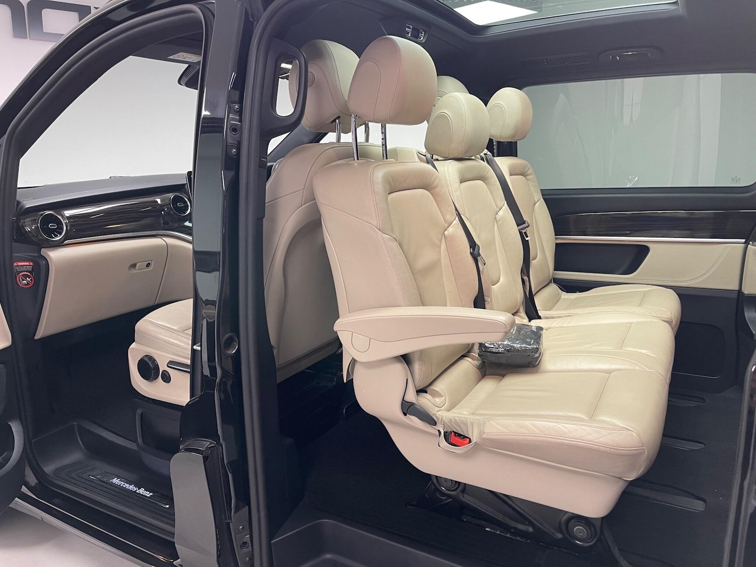Used Mercedes-Benz V-Class 2020 for sale - 76380759: Photo 8