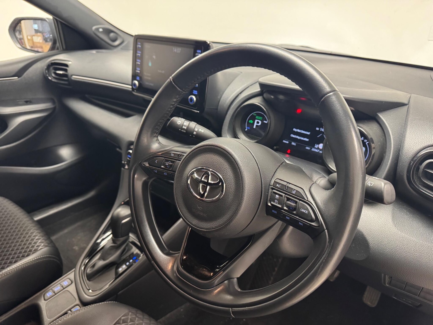 Used Toyota Yaris for sale - 78128240: Photo 9