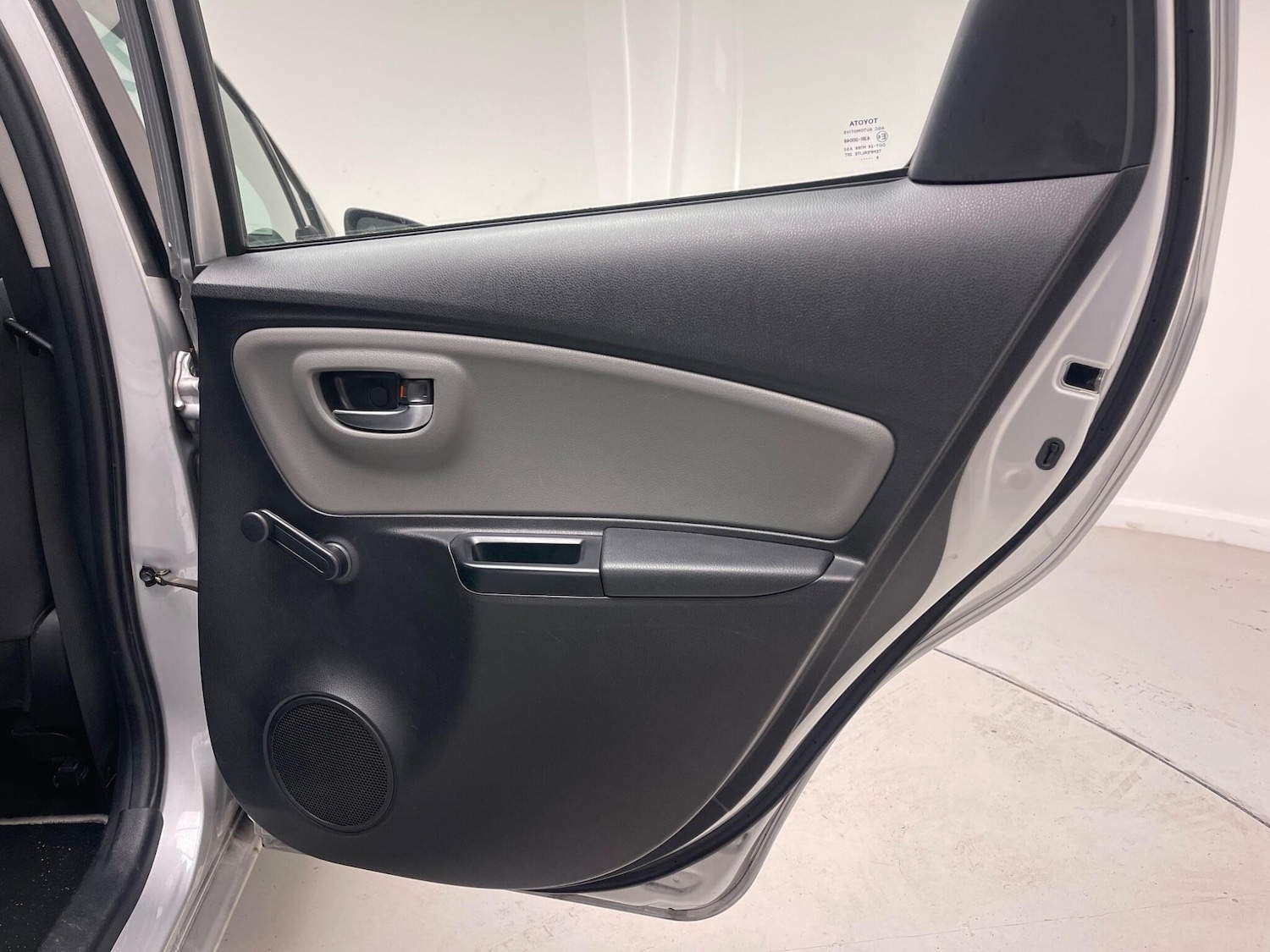 Used Toyota Yaris for sale - 76498670: Photo 23