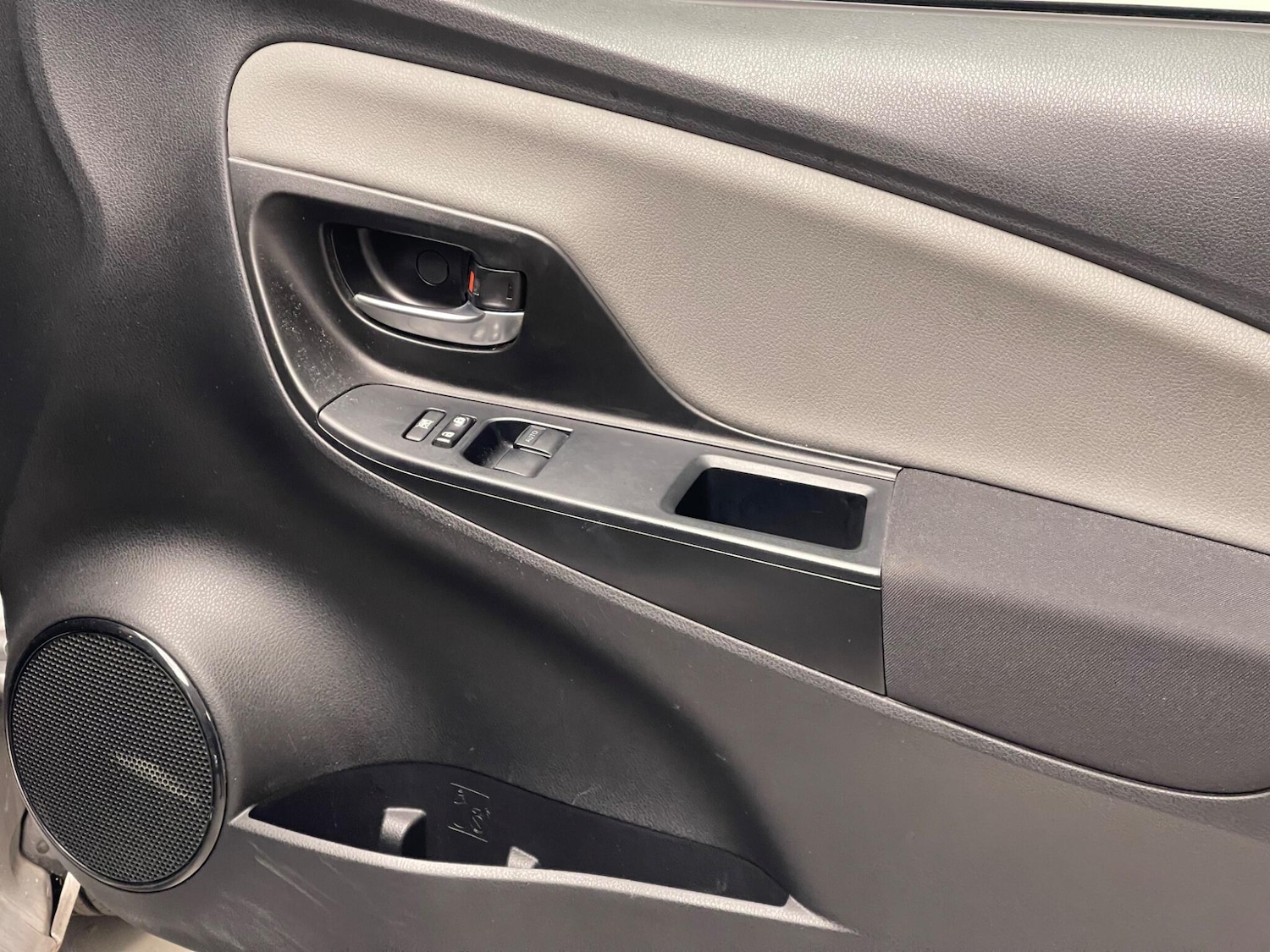 Used Toyota Yaris for sale - 76498670: Photo 24