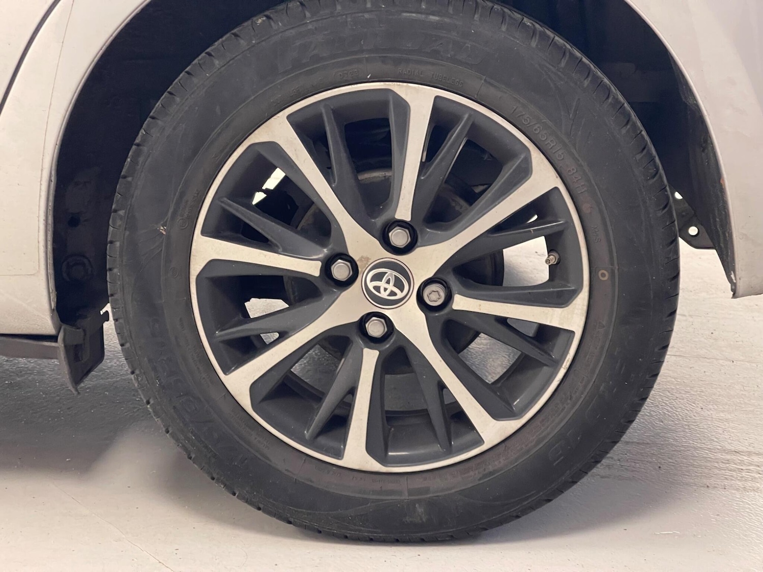 Used Toyota Yaris for sale - 76498670: Photo 25