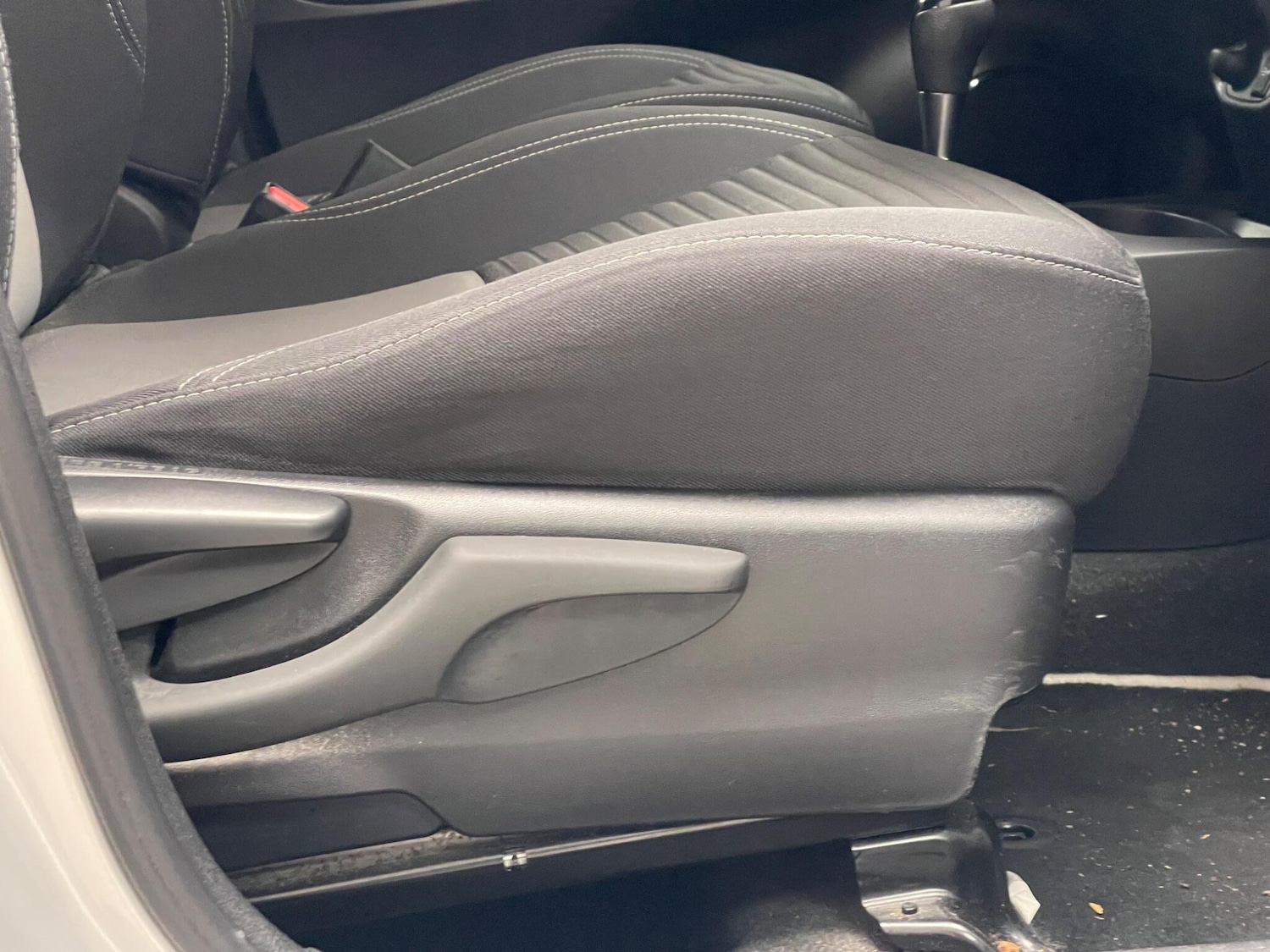 Used Toyota Yaris for sale - 76498670: Photo 31