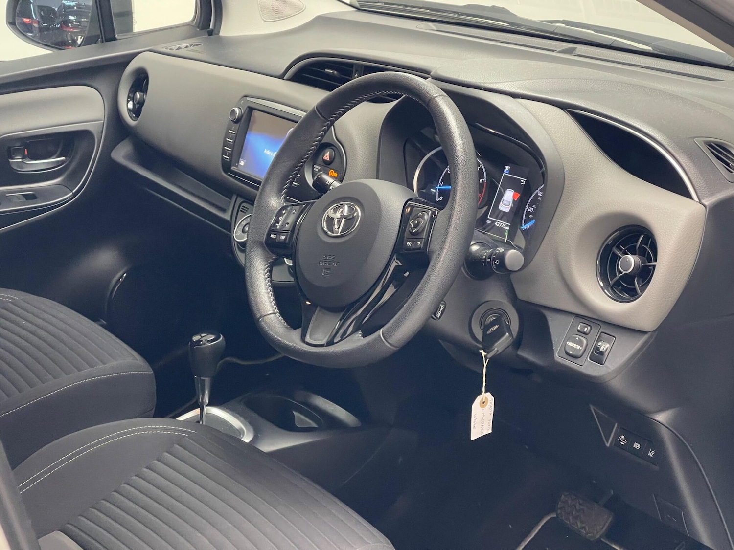 Used Toyota Yaris for sale - 76498670: Photo 37