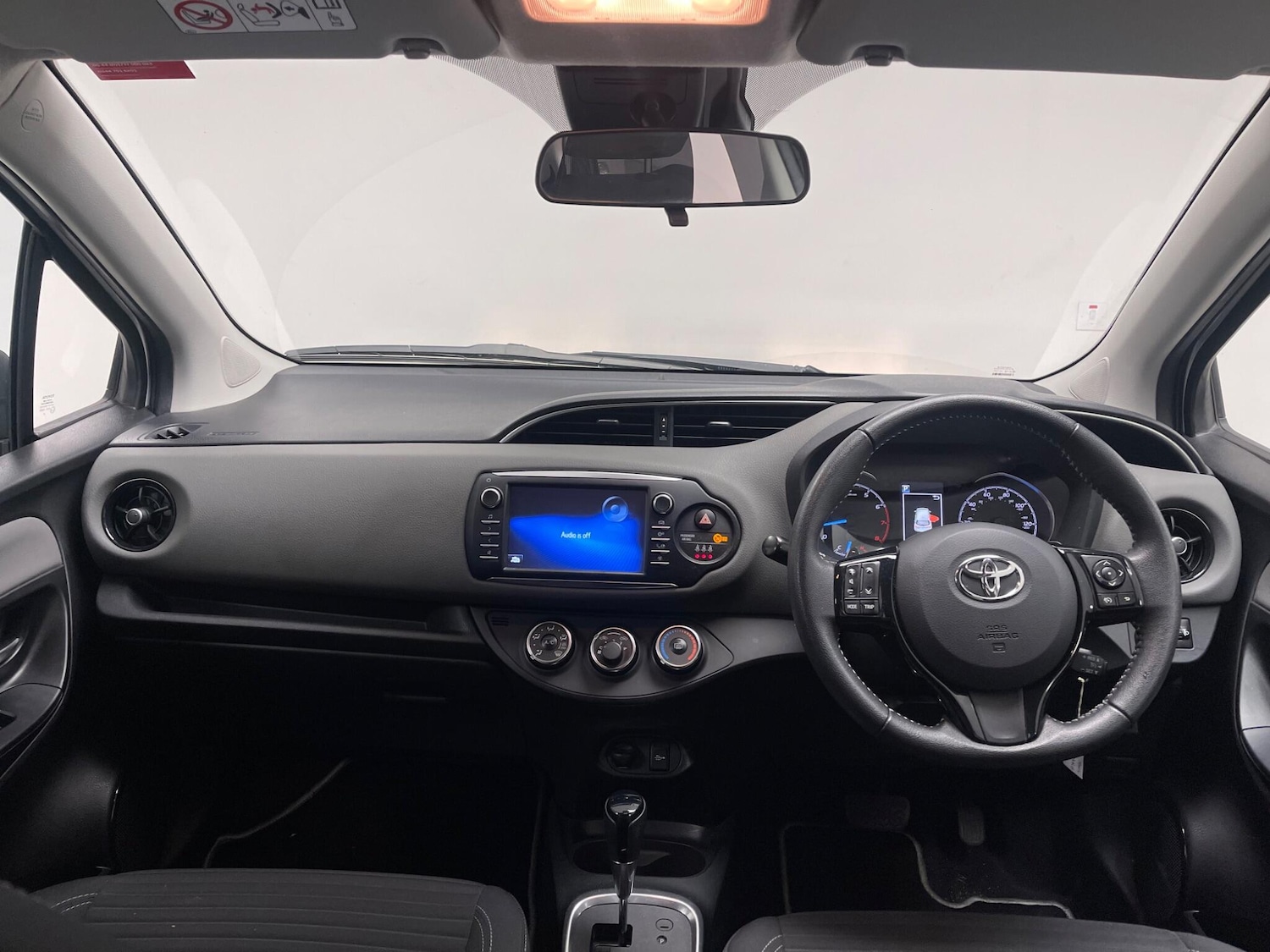 Used Toyota Yaris for sale - 76498670: Photo 8