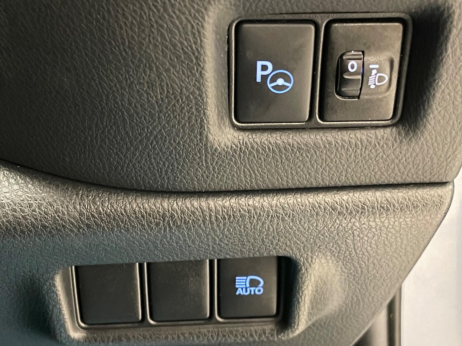 Used Toyota C-HR 2022 for sale - 76388510: Photo 12