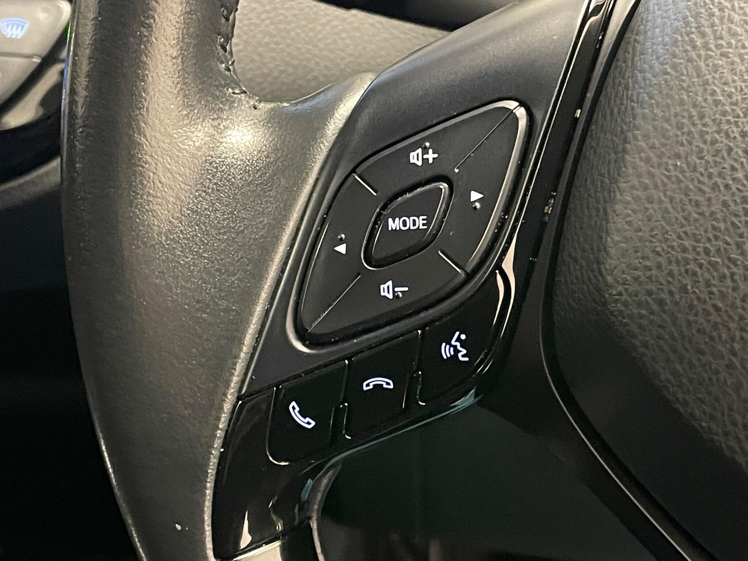 Used Toyota C-HR 2022 for sale - 76388510: Photo 16