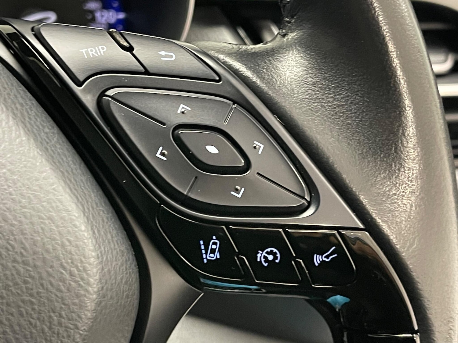 Used Toyota C-HR 2022 for sale - 76388510: Photo 17