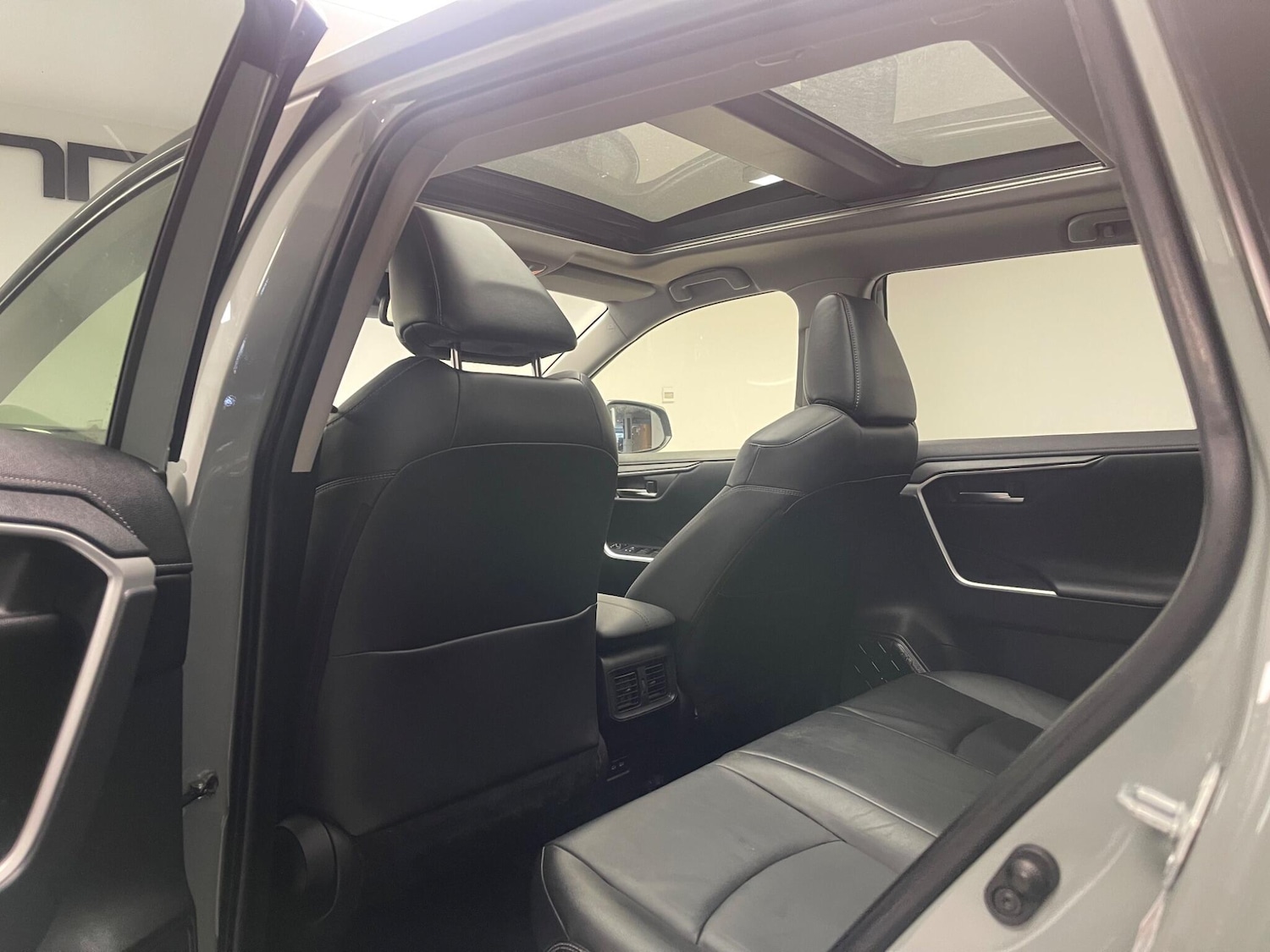 Used Toyota RAV4 2021 for sale - 76326789: Photo 12