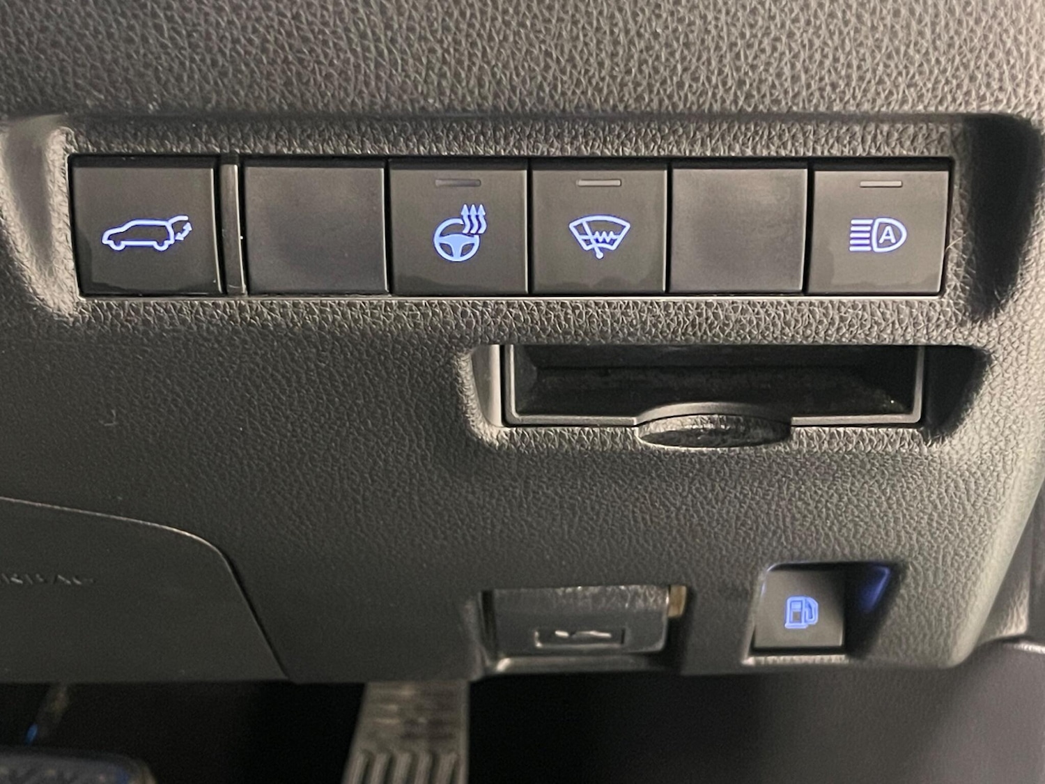 Used Toyota RAV4 2021 for sale - 76326789: Photo 18