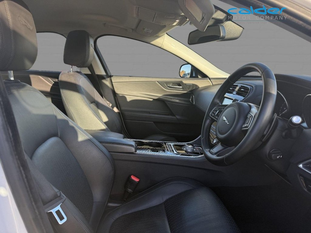 Used Jaguar XE 2015 for sale - 76783364: Photo 4