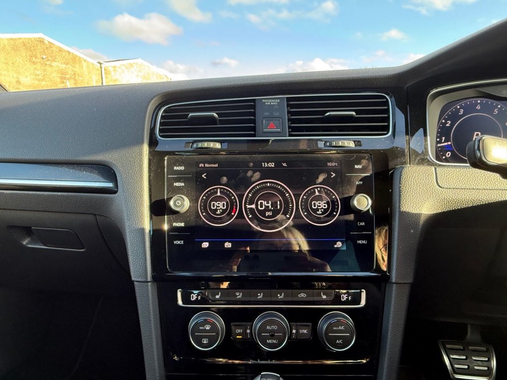 Used Volkswagen Golf 2018 for sale - 76520390: Photo 42