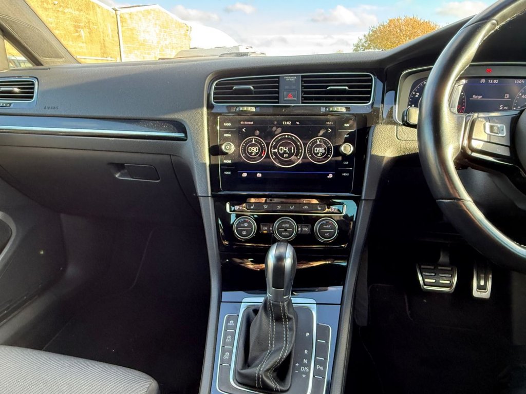 Used Volkswagen Golf 2018 for sale - 76520390: Photo 43