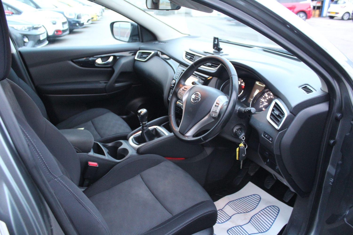 Used Nissan Qashqai 2017 for sale - 77598155: Photo 2