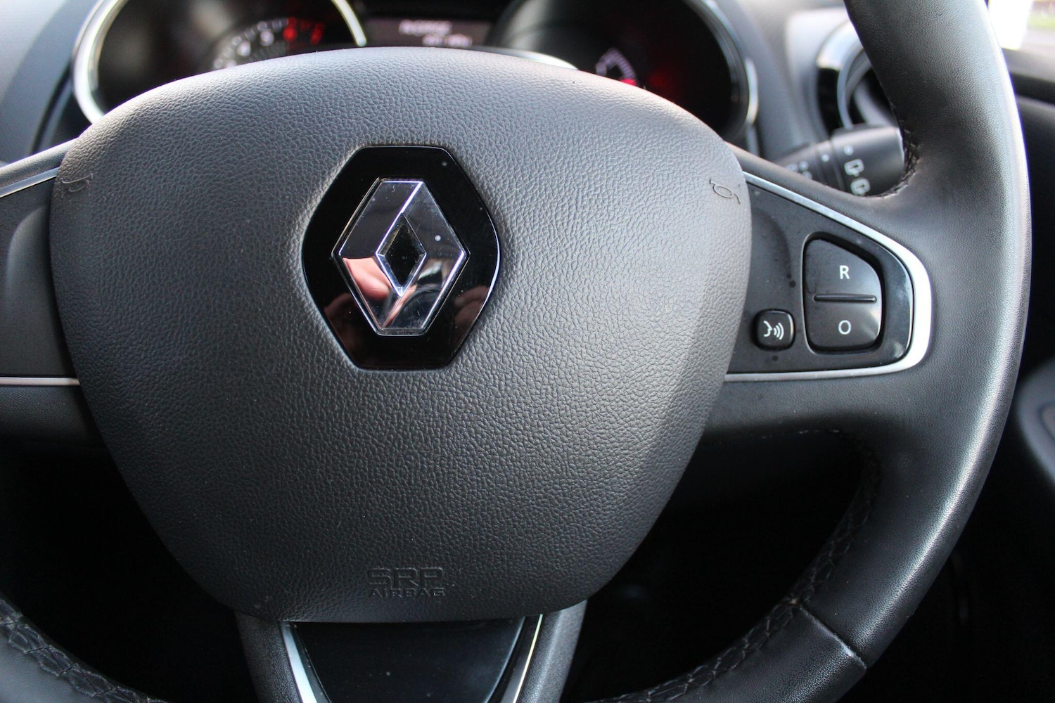 Used Renault Clio 2019 for sale - 76994469: Photo 30