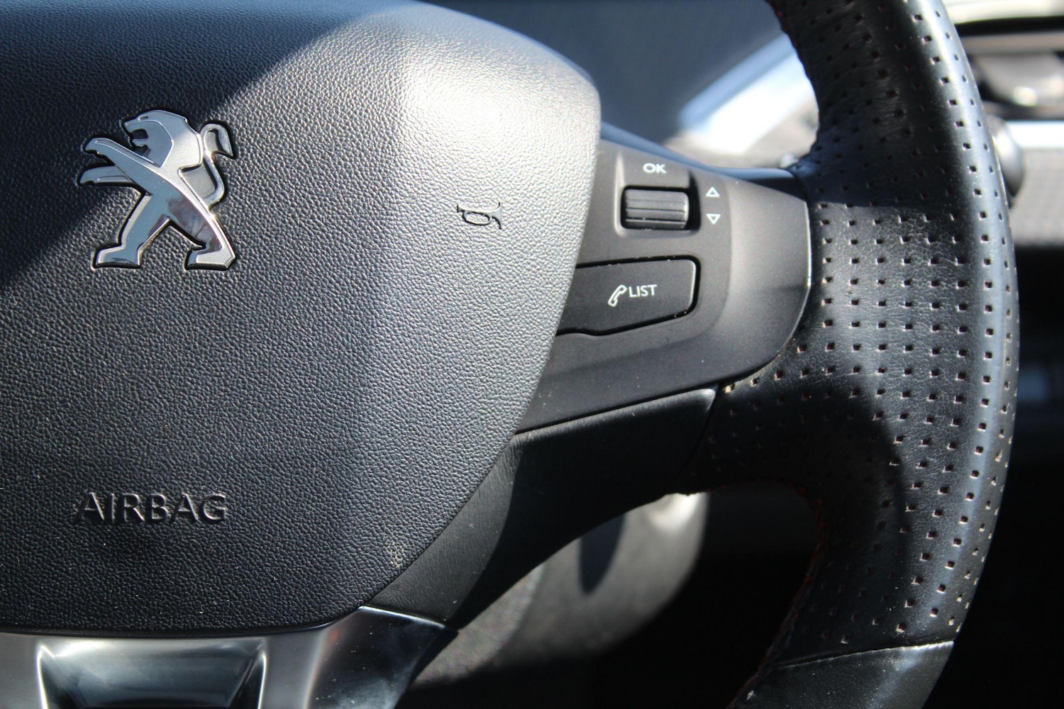 Used Peugeot 2008 2017 for sale - 76336345: Photo 48