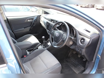 Used Toyota Auris 2017 for sale - 79565301: Photo