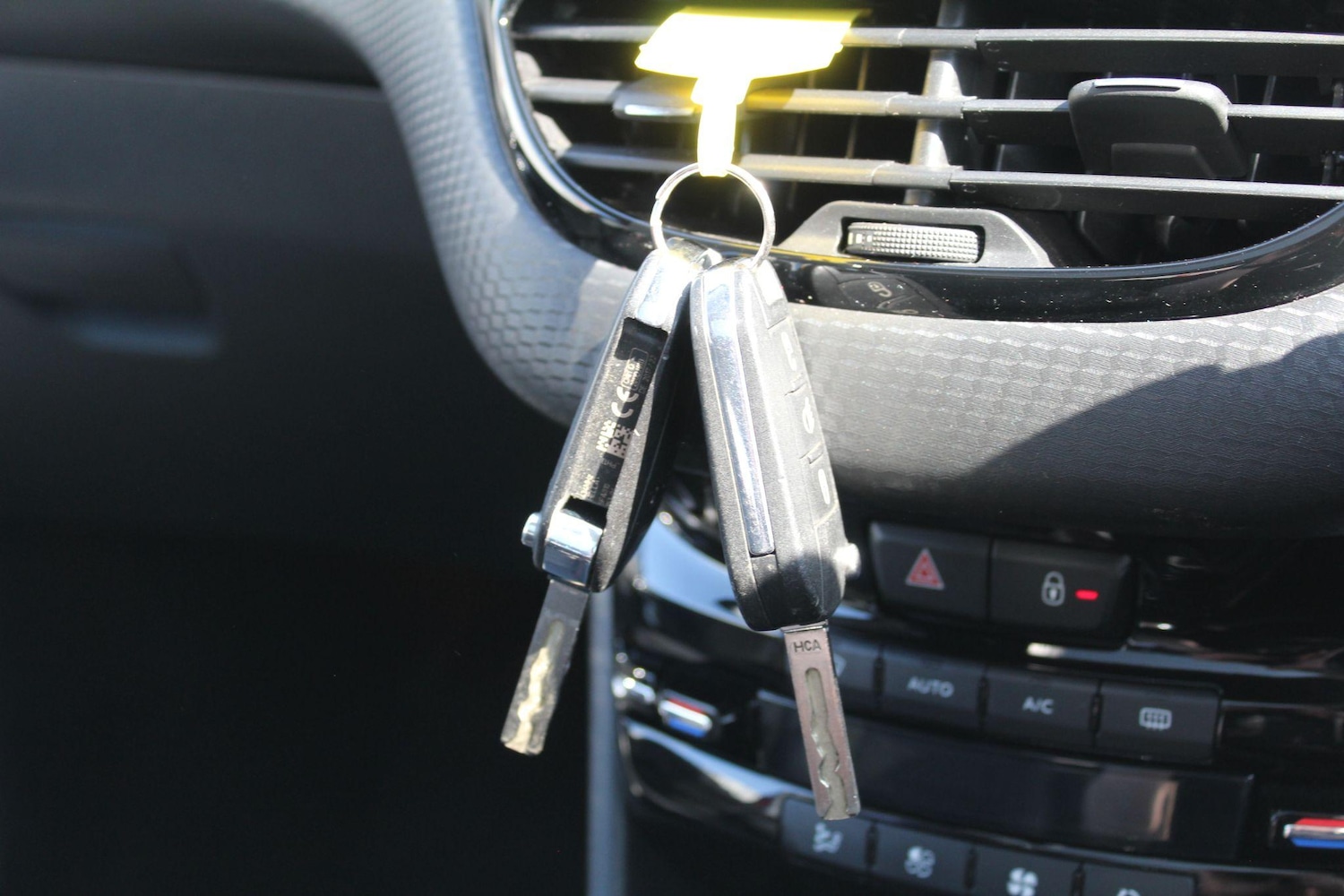 Used Peugeot 2008 2017 for sale - 77028944: Photo 11