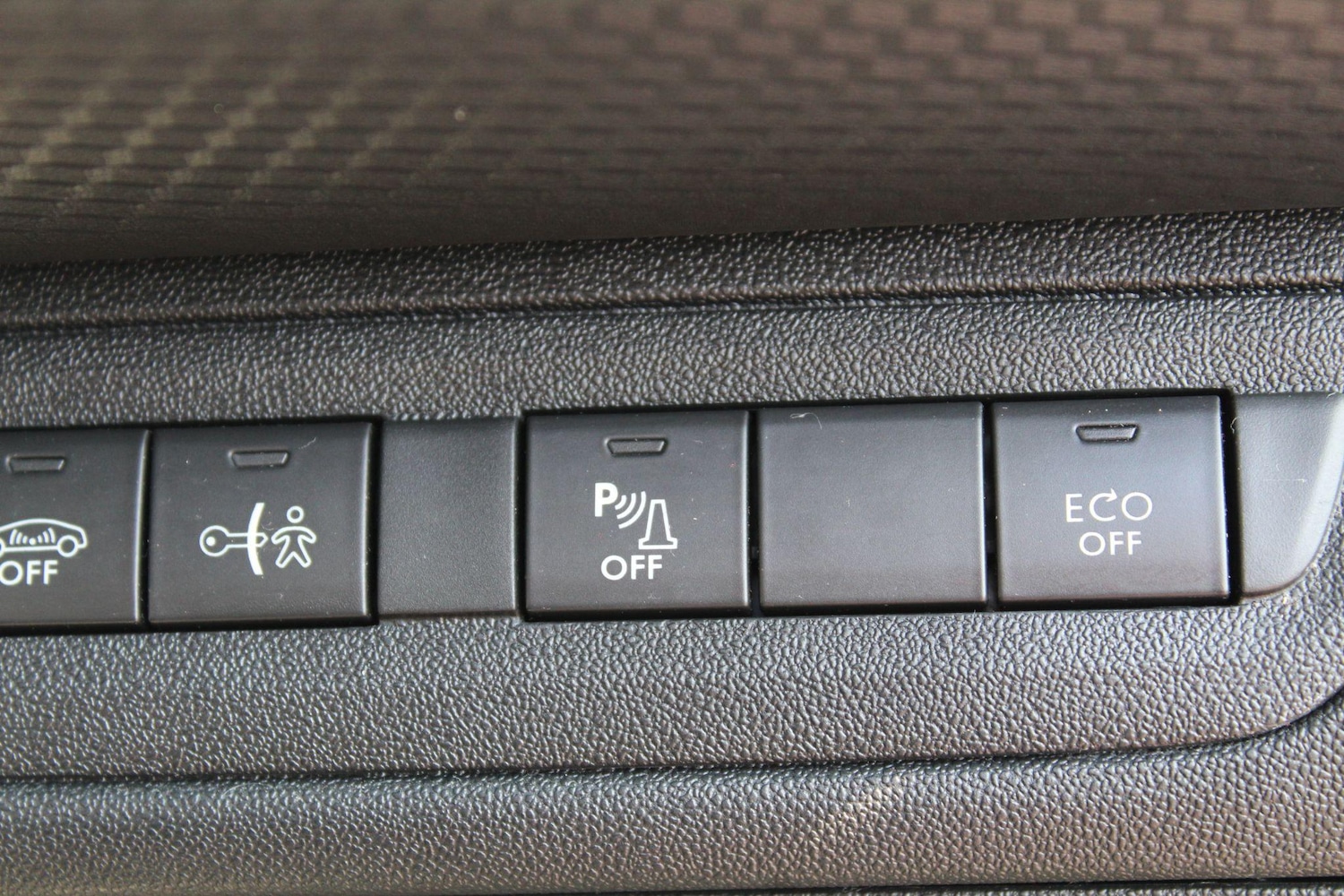 Used Peugeot 2008 2017 for sale - 77028944: Photo 18