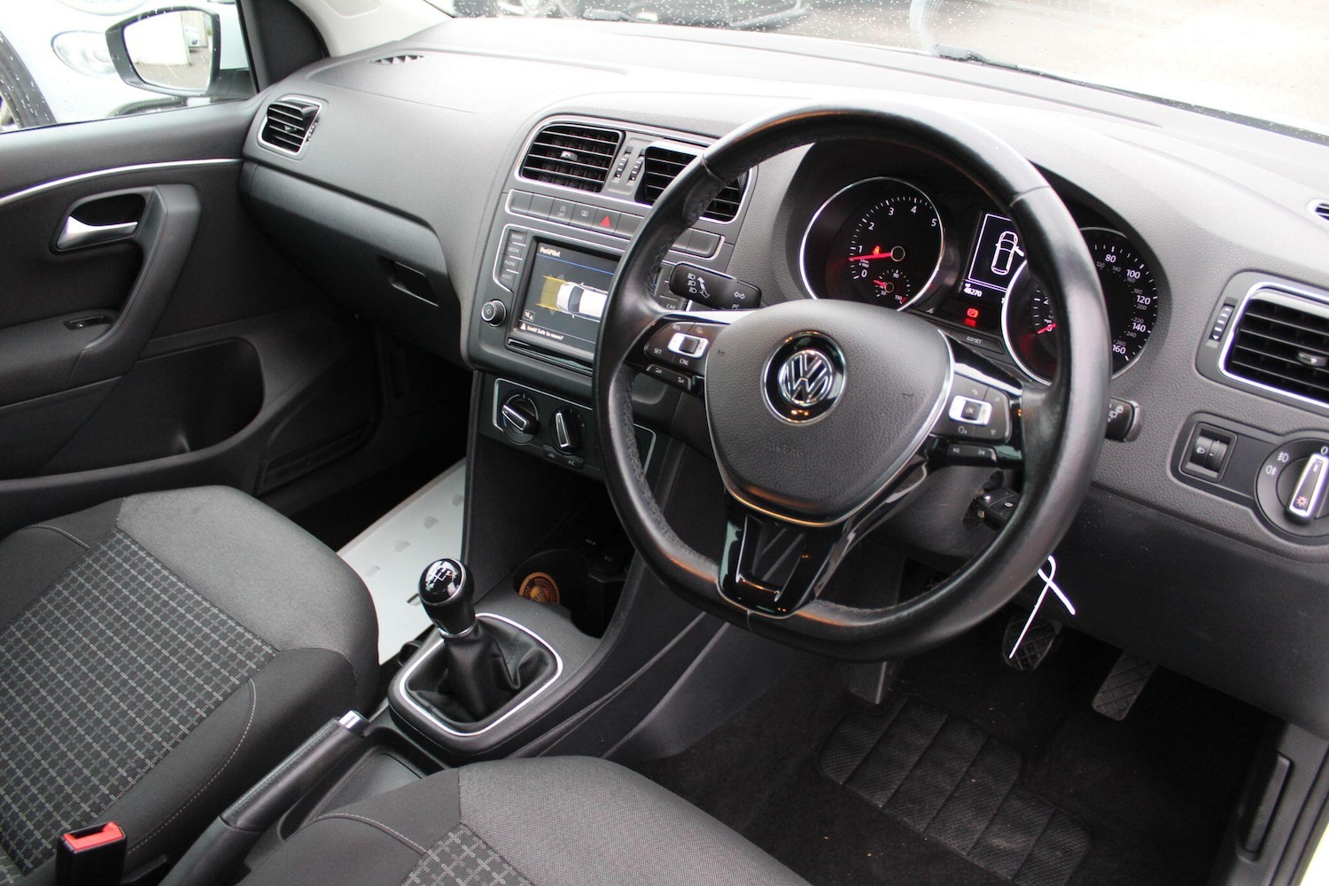 Used Volkswagen Polo 2016 for sale - 76336637: Photo 24