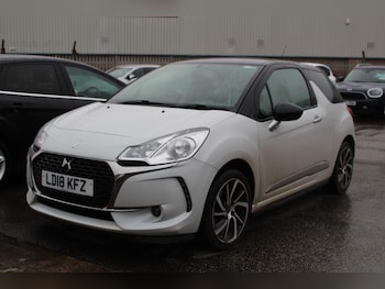 (18) - 1.2 PureTech Connected Chic Euro 6 3dr