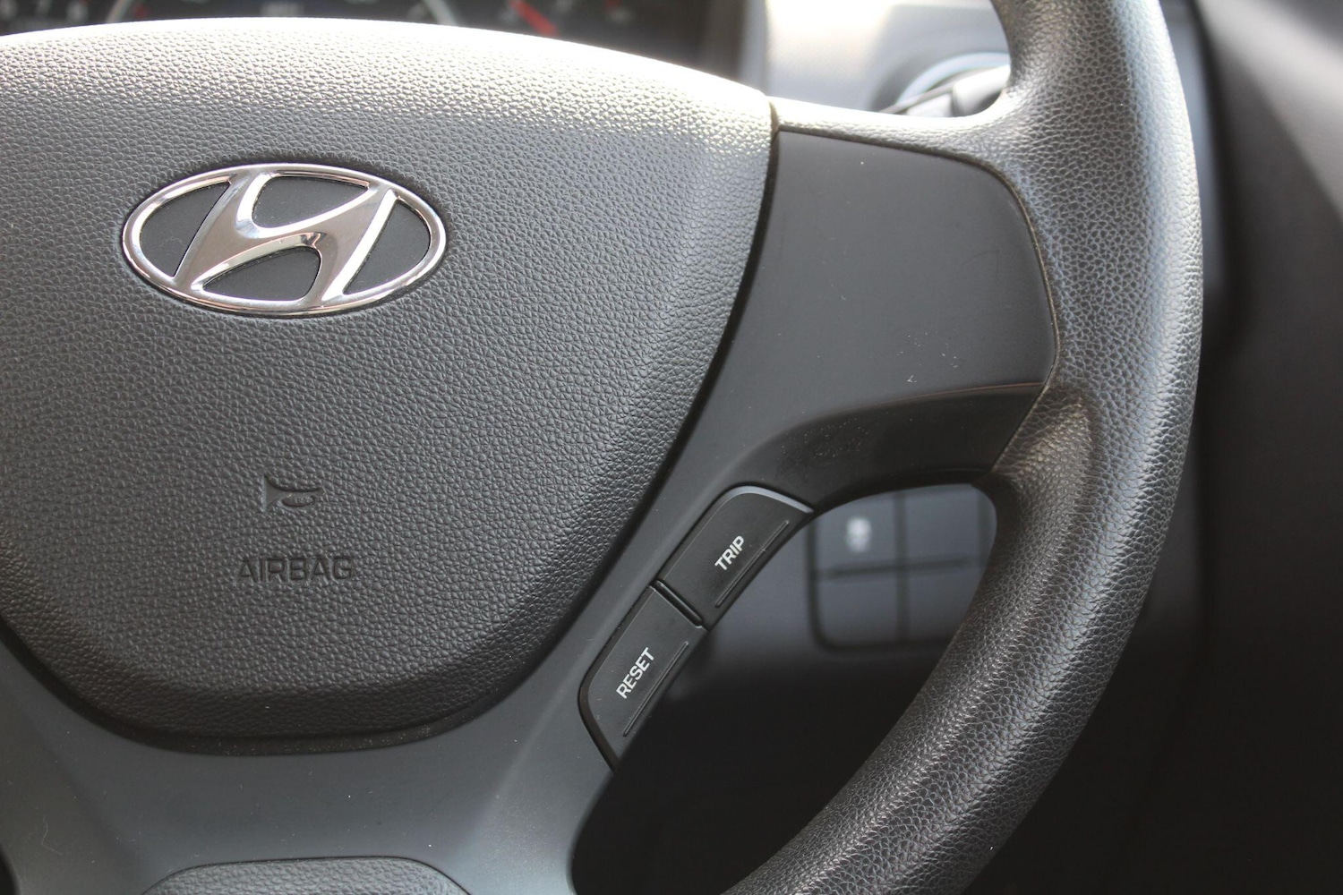 Used Hyundai i10 2018 for sale - 77940683: Photo 30