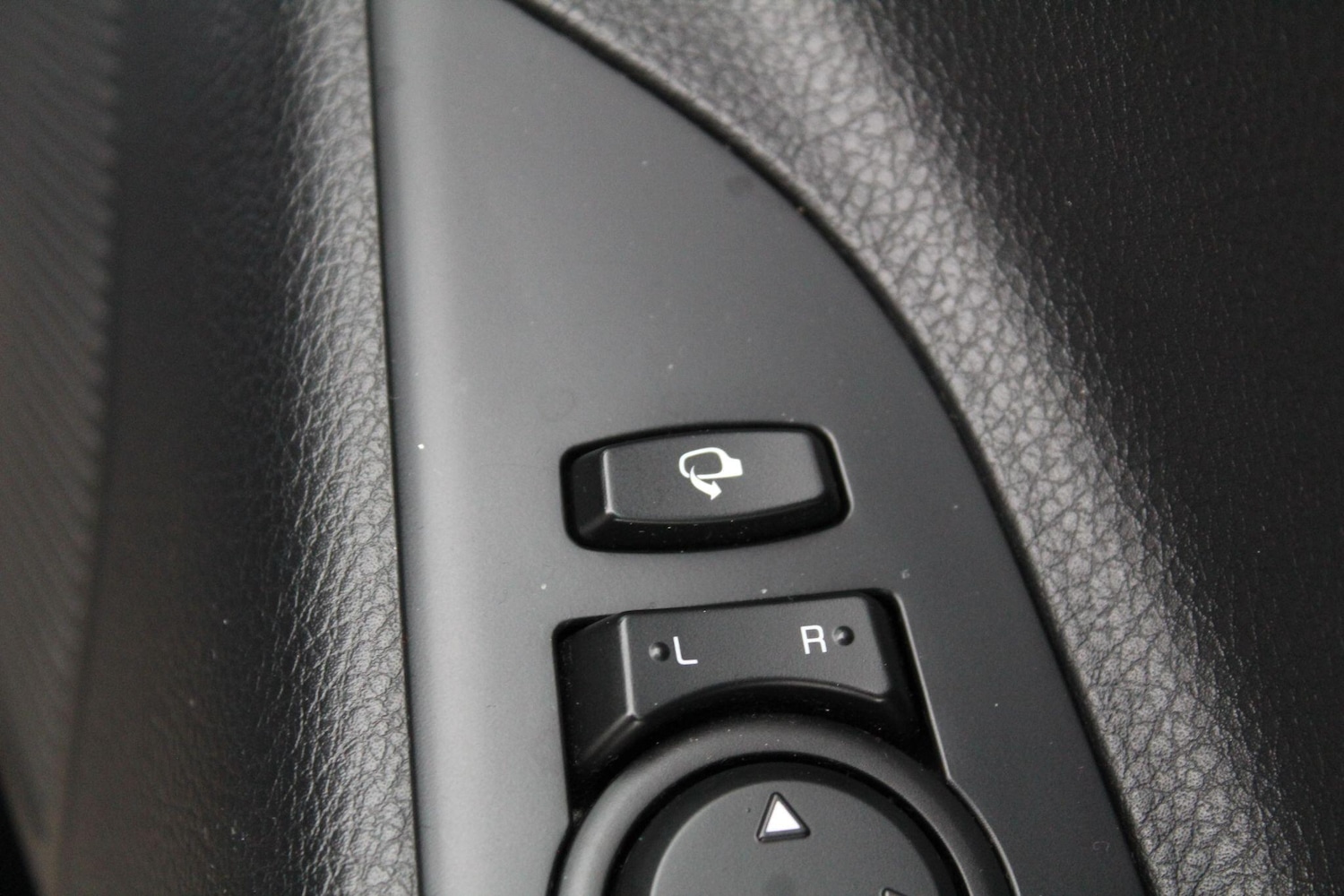 Used Kia Stonic 2018 for sale - 76214226: Photo 14