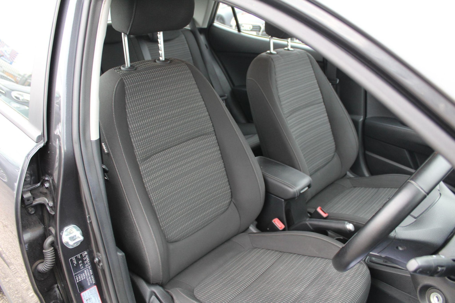 Used Kia Stonic 2018 for sale - 76214226: Photo 25