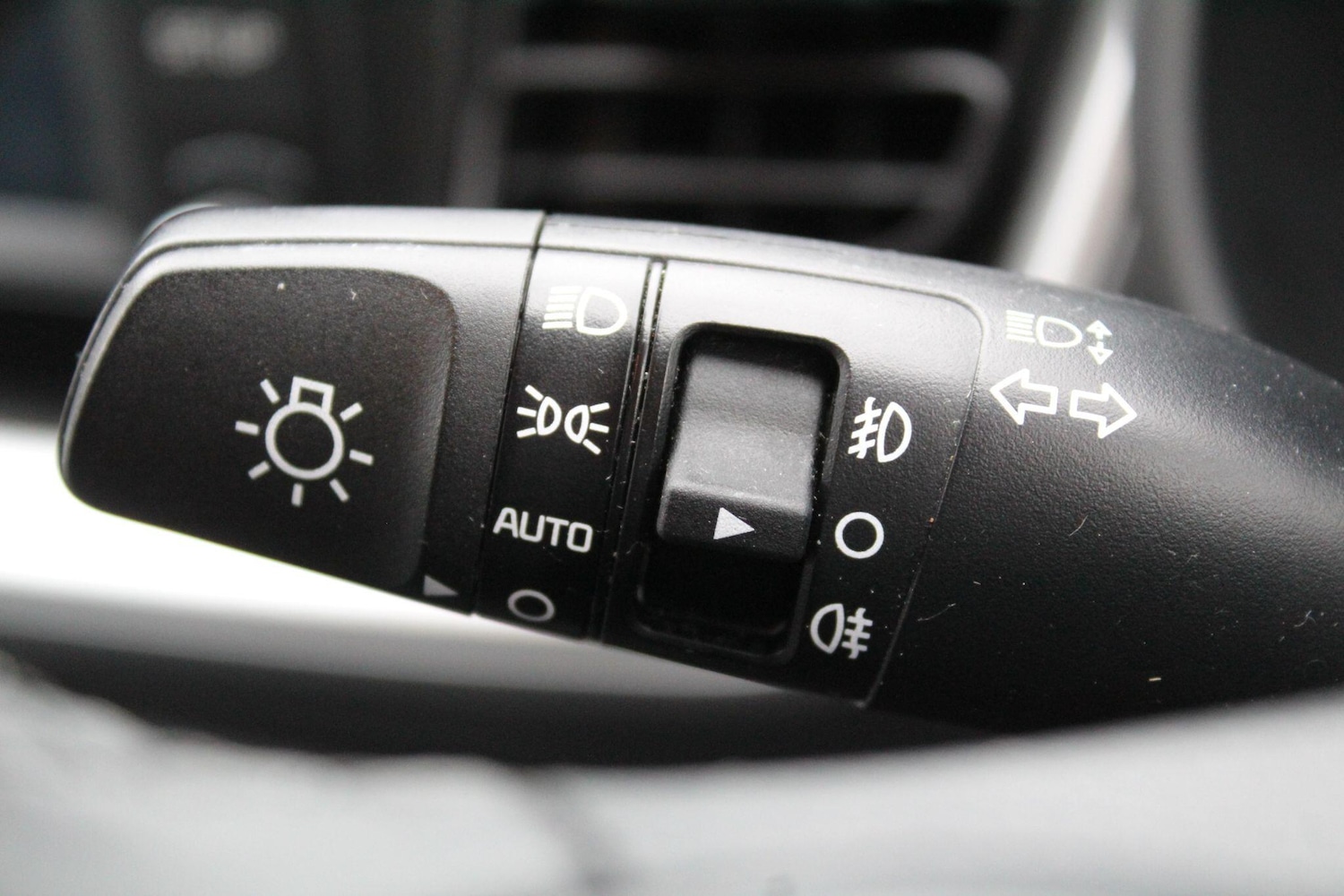 Used Kia Stonic 2018 for sale - 76214226: Photo 38