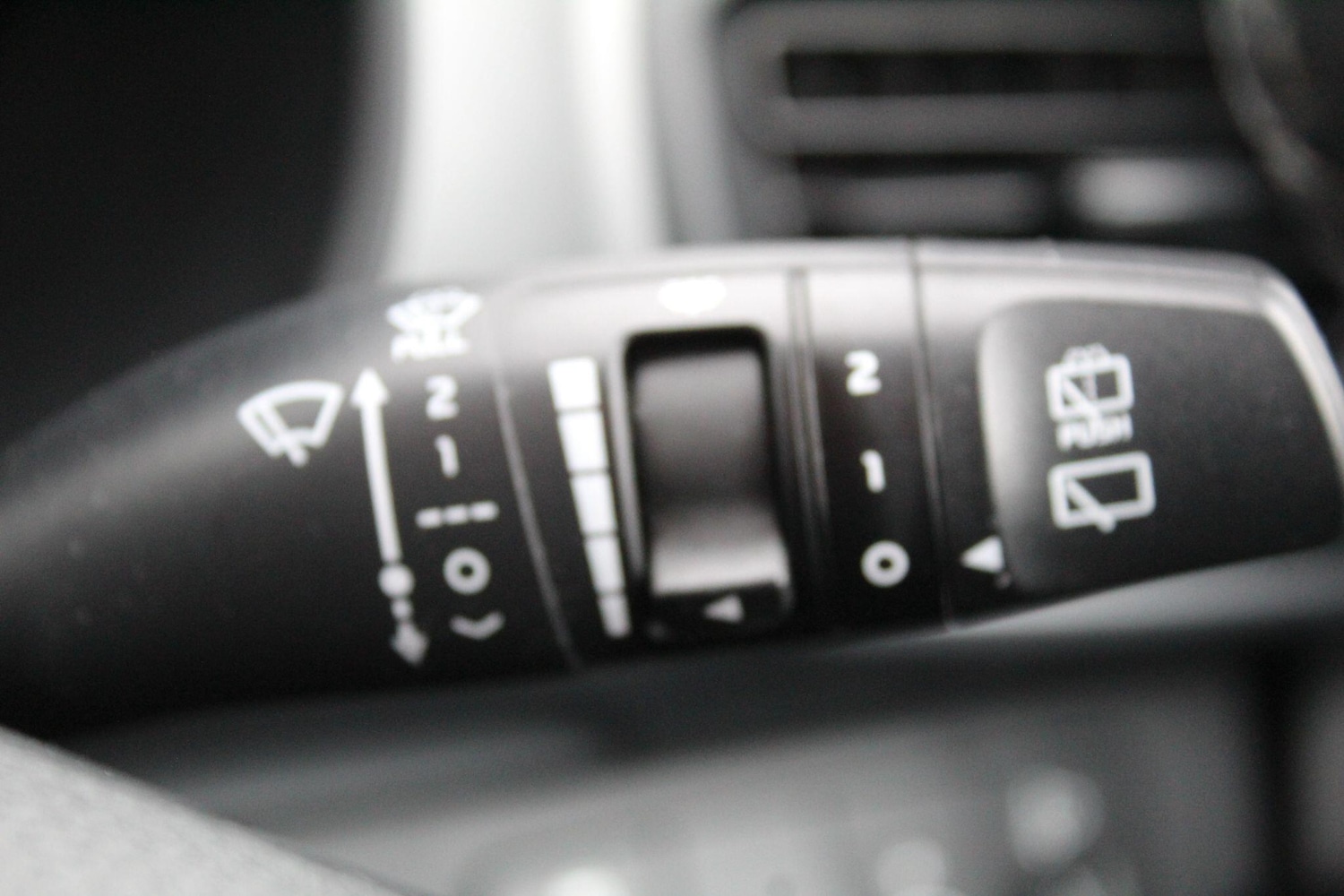 Used Kia Stonic 2018 for sale - 76214226: Photo 43