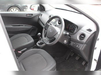 Used Hyundai i10 2018 for sale - 77305854: Photo