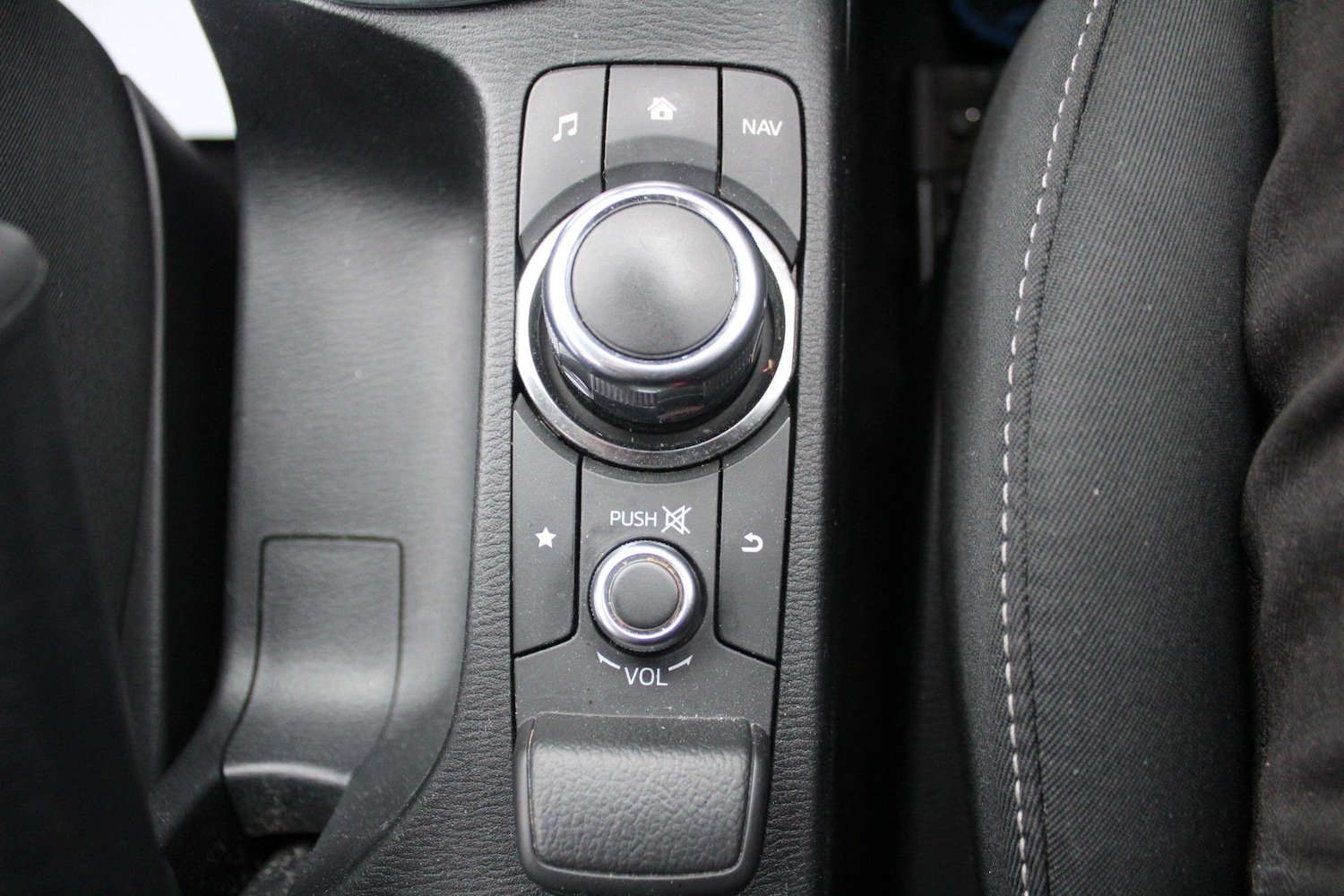 Used Mazda Mazda2 2015 for sale - 77266687: Photo 14