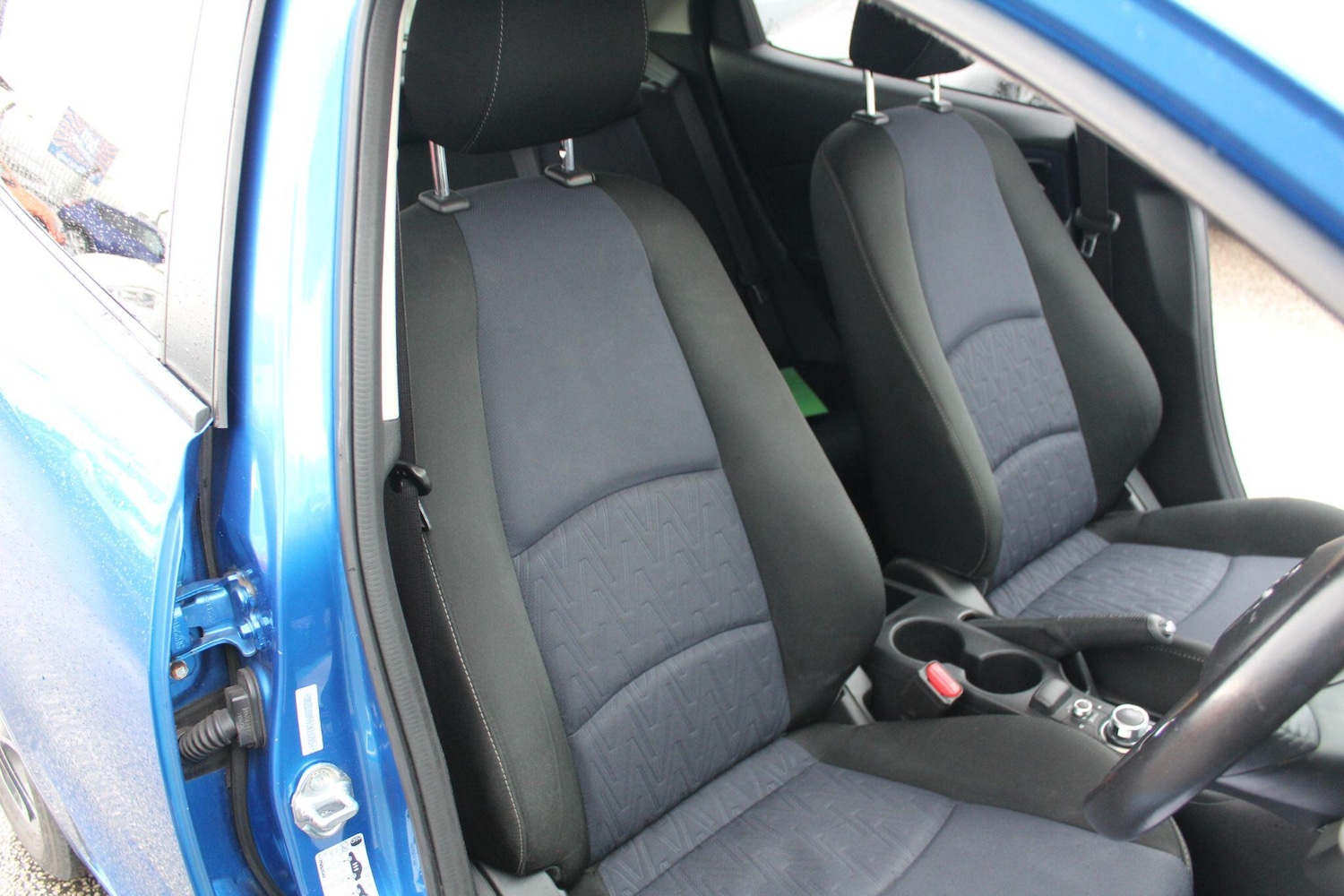 Used Mazda Mazda2 2015 for sale - 77266687: Photo 24