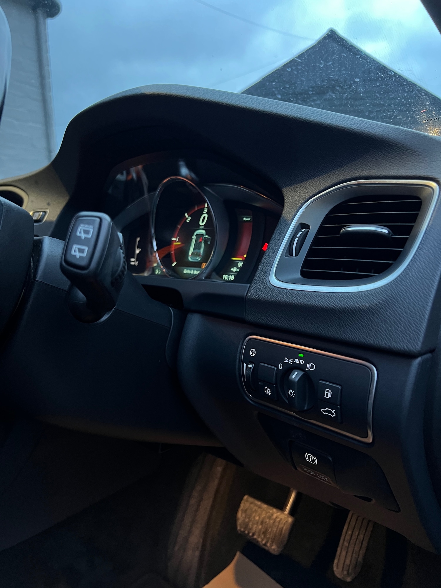 Used Volvo V60 2014 for sale - 77326529: Photo 16