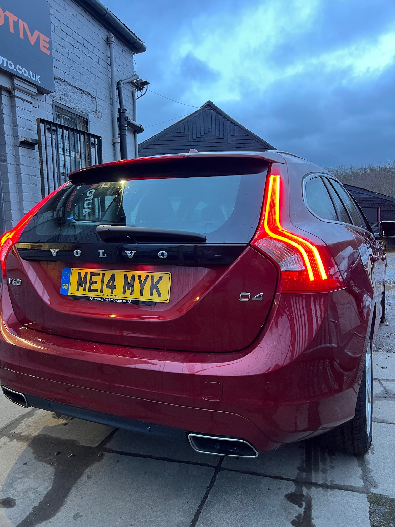 Used Volvo V60 2014 for sale - 77326529: Photo 6