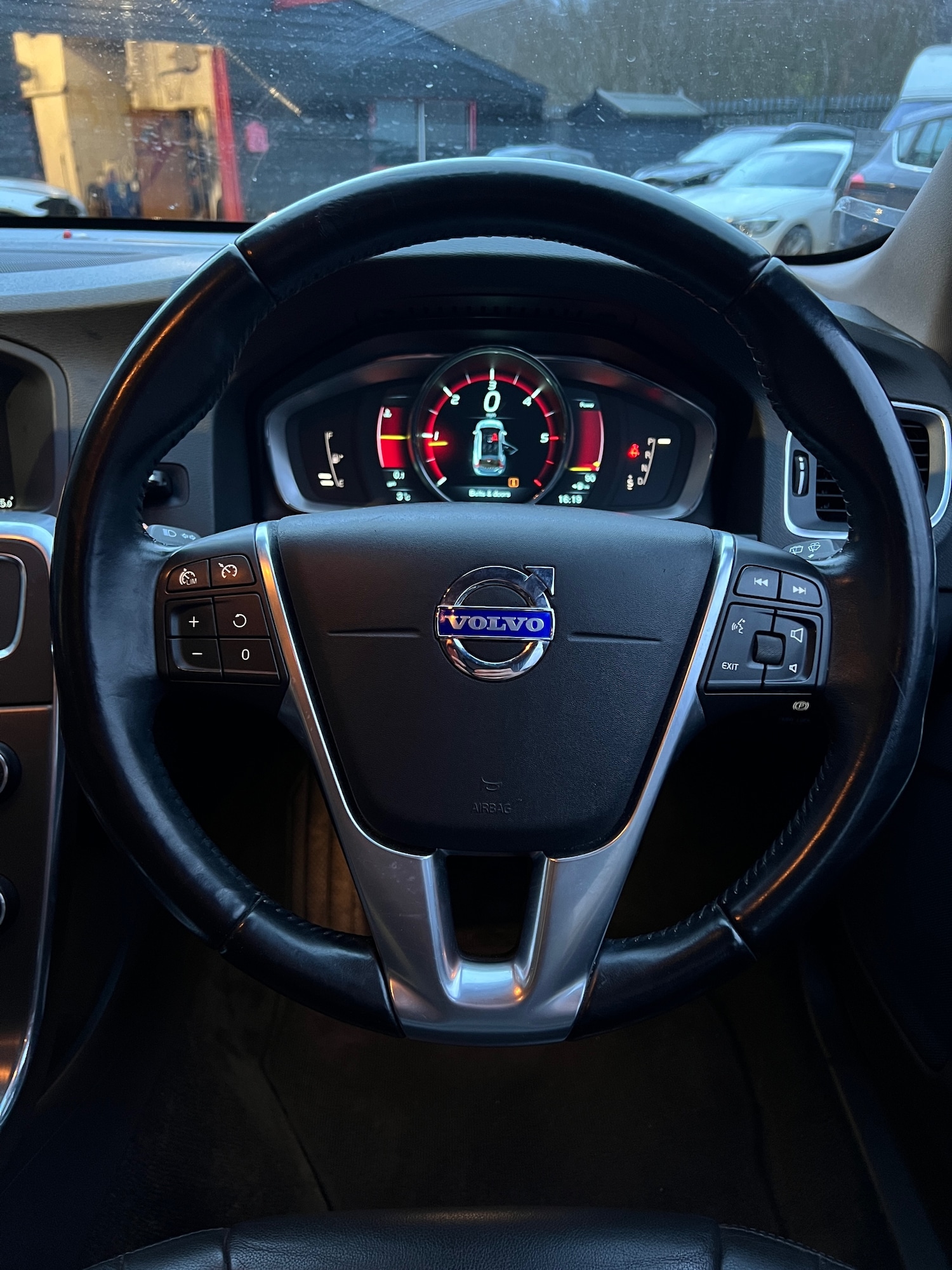 Used Volvo V60 2014 for sale - 77326529: Photo 9