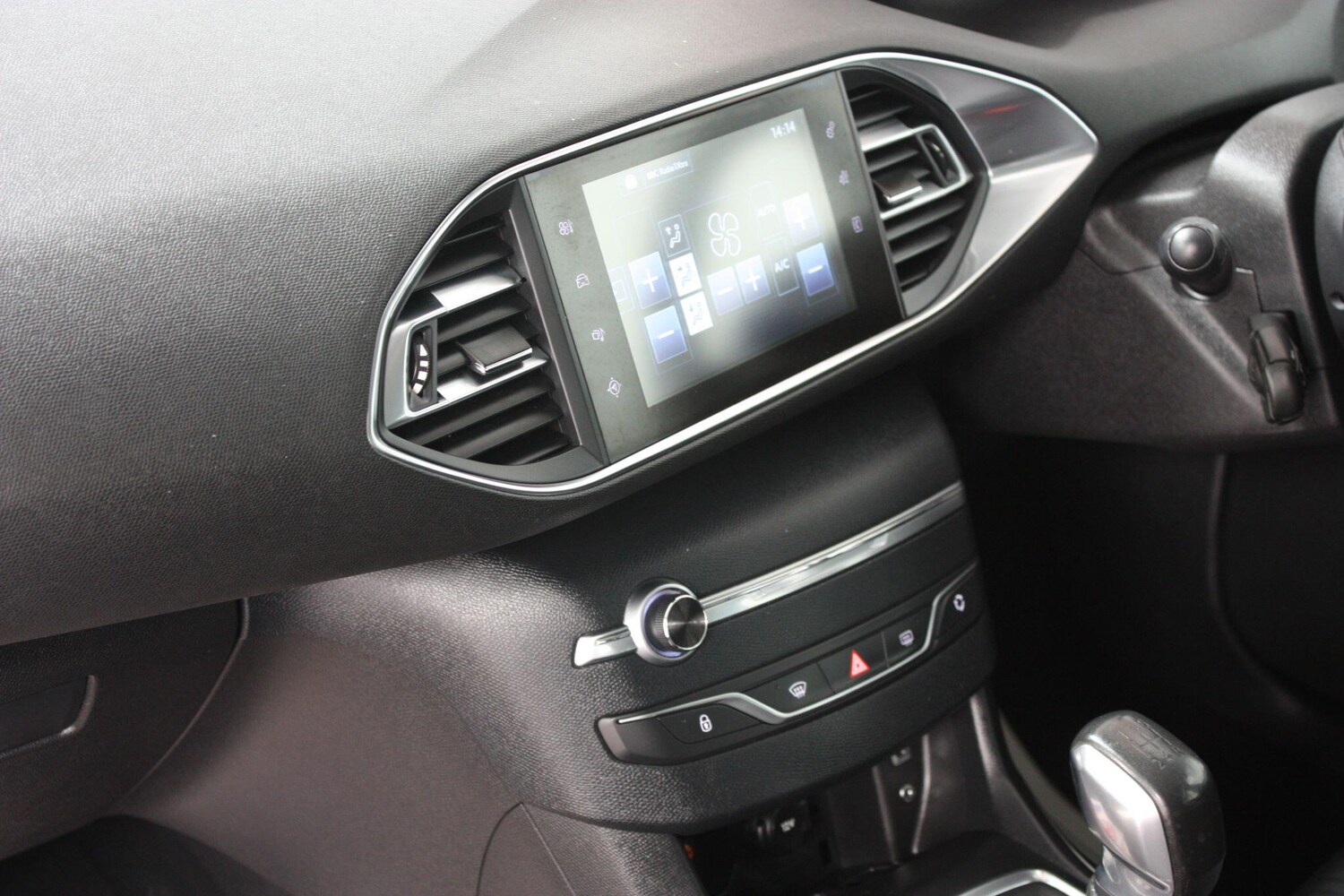 Used Peugeot 308 2014 for sale - 76247843: Photo 10