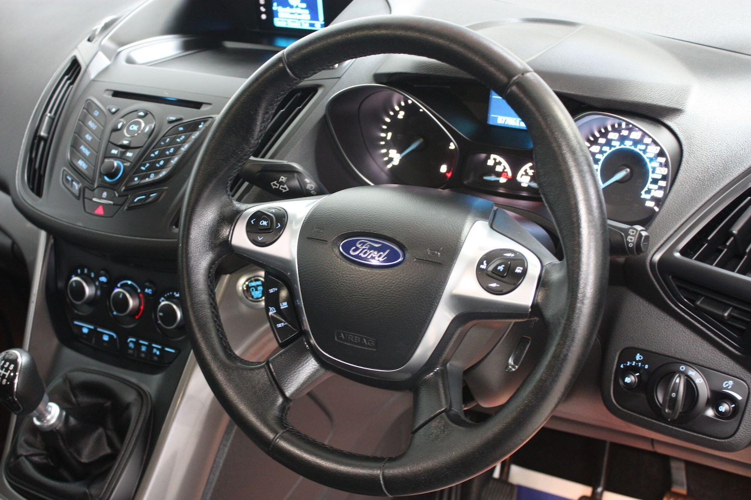 Used Ford Kuga 2015 for sale - 76377530: Photo 16